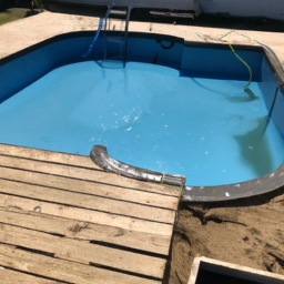 Accessoires indispensables pour l'entretien de votre piscine : produits et outils Montbeliard